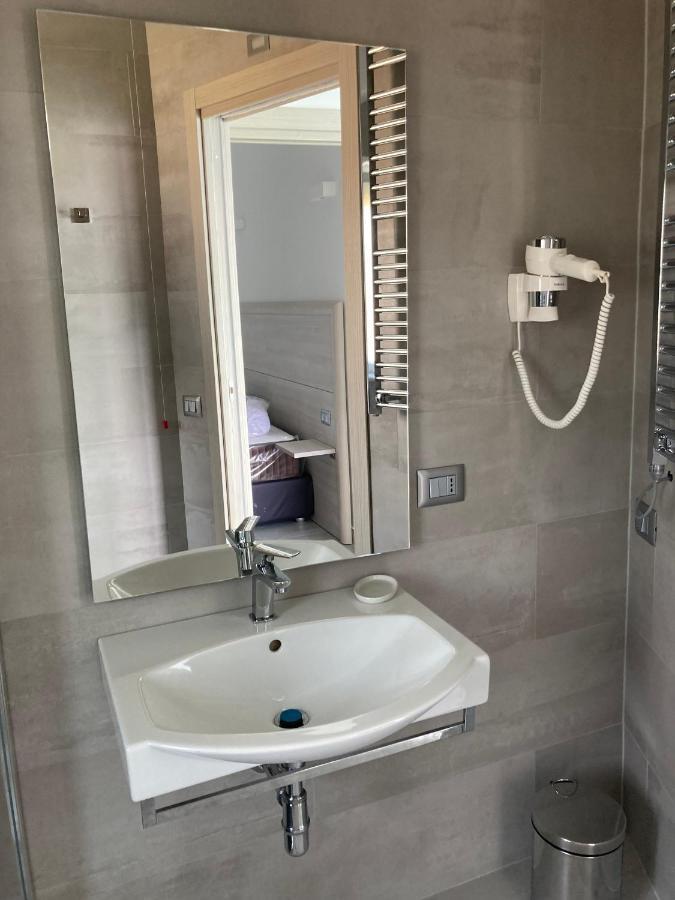Residenza Timpa Janca Apartment วิโบ วาเลนเซีย มารินา ภายนอก รูปภาพ